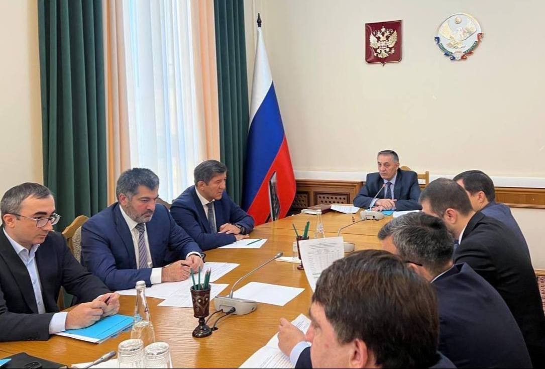 Гаджи Султанов принял участие в совещании по улучшению ситуации на рынке труда в Дагестане
